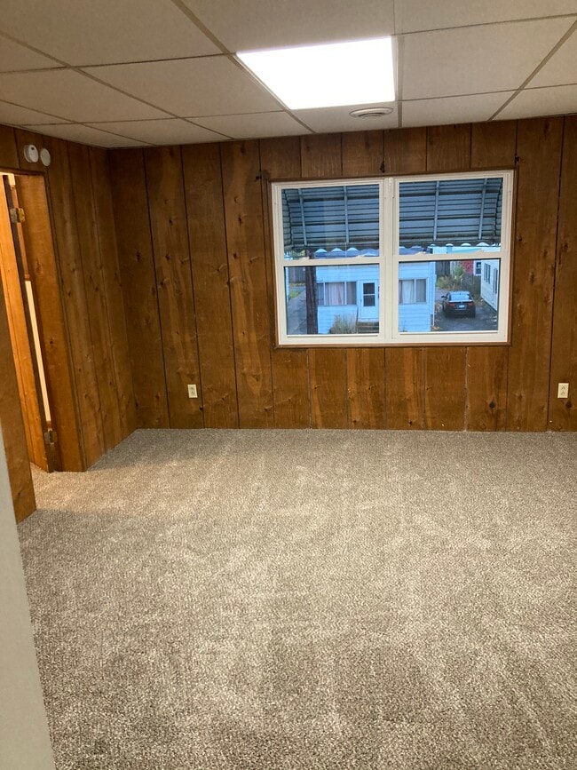 Building Photo - 805 Hess Ave