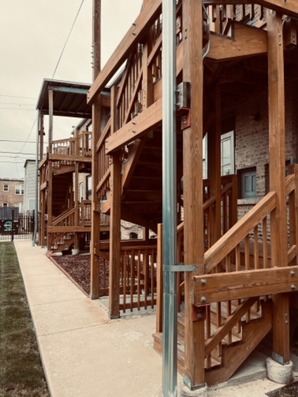 Building Photo - 5907 W Arthington St