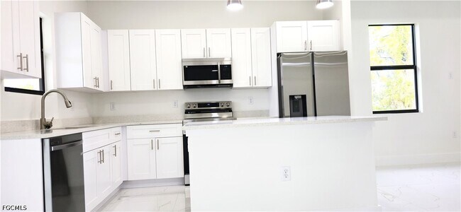 Foto del edificio - 13480 Drysdale Ave