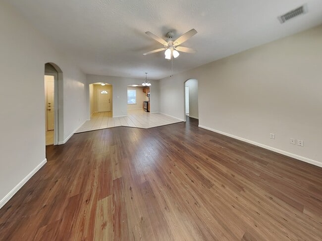 Building Photo - Fantastic Home!