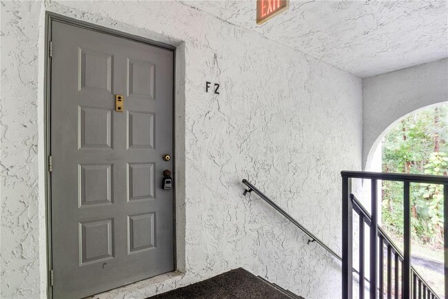 Building Photo - 1204 Pine Ridge Cir W
