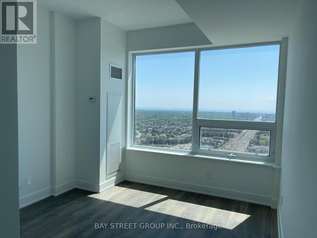 Photo du bâtiment - 297 Oak Walk Dr