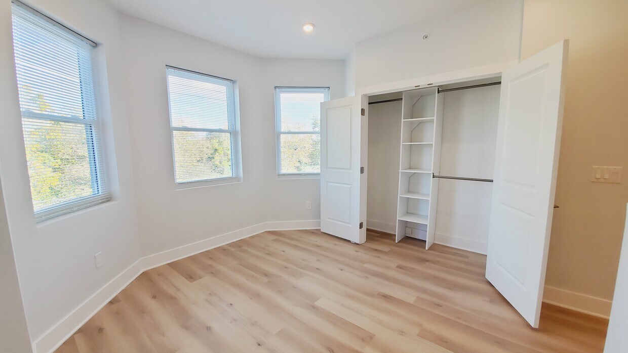 Foto principal - 3852 W Girard Ave