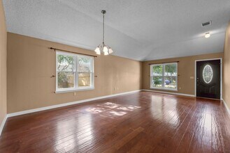 Building Photo - 6700 Carisbrooke Ln