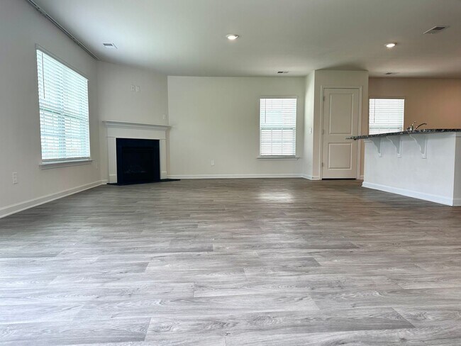 Building Photo - AMAZING HOME IN COLUMBIA