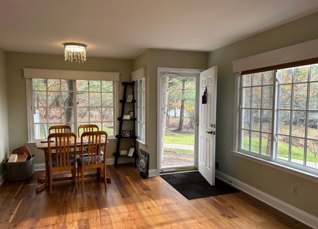 Foto del edificio - 45 Stevens Ct