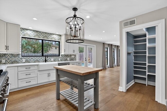 Foto del edificio - 6506 Jadecrest Dr