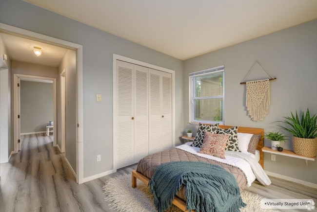 Building Photo - Come home to Park Forest today!