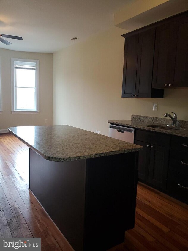 Primary Photo - 2234 Brookfield Ave