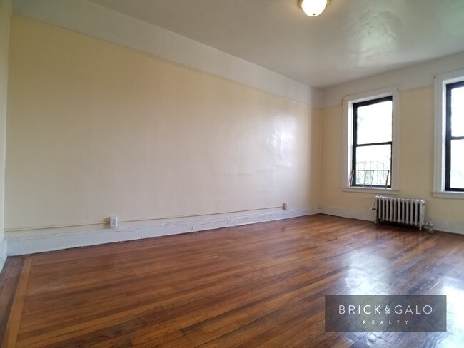 Building Photo - 2100 Westbury Ct