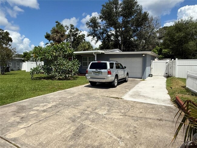 Building Photo - 4423 Crestwood Dr N