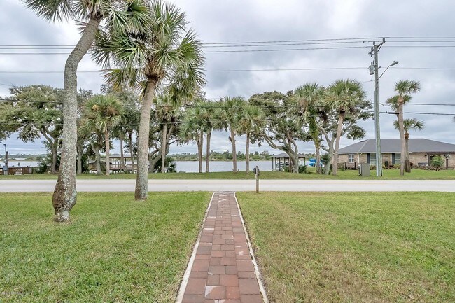 Building Photo - 2679 John Anderson Dr