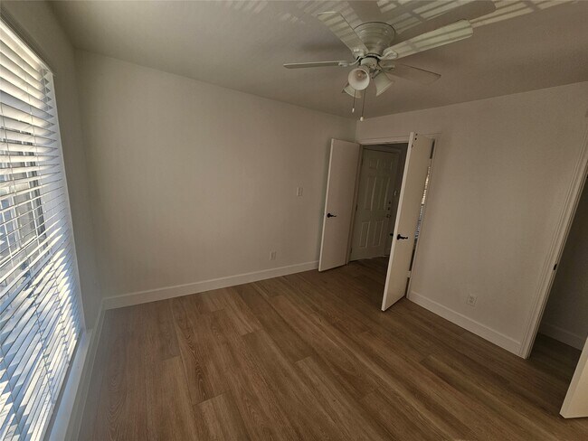 Foto del edificio - 2626 Holly Hall St