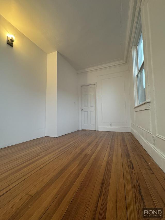 Foto del edificio - 4 bedroom in Bronx NY 10469