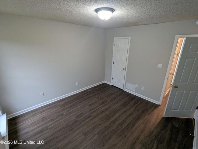 Building Photo - 947 Clubhouse Dr