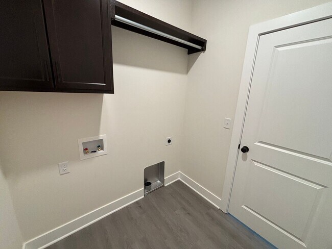 Building Photo - 5249/51 Chase