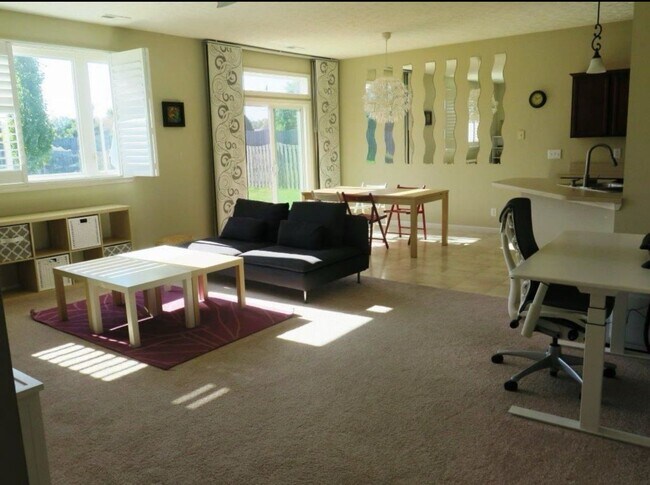 Foto del edificio - MINUTES FROM PURDUE…3-Bed Home with Den/Of...