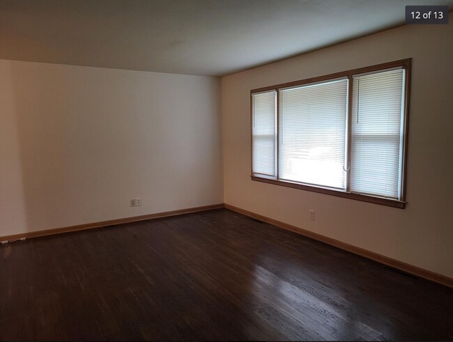 Building Photo - 3 Bedroom 2 Bathroom Ranch home with attac...
