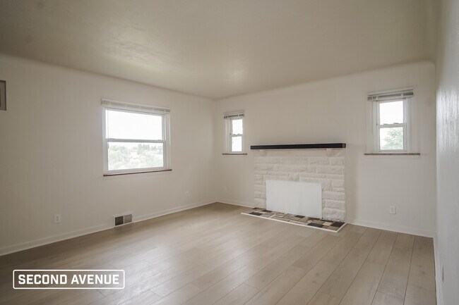 Building Photo - 1900 Hankins Dr