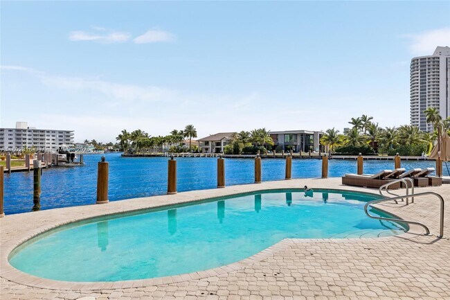 Building Photo - 655 Hibiscus Dr