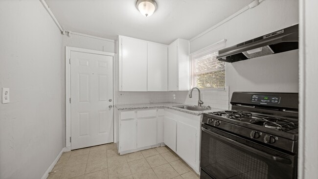 Building Photo - 13 13th St N