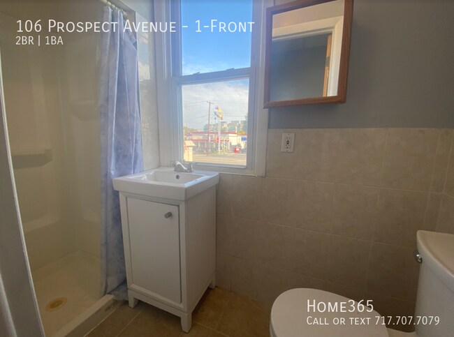 Building Photo - 2 Bedroom, 1 Bathroom Unit Available Now!