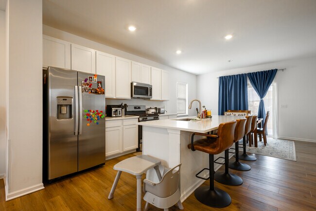 Foto del edificio - 1300 Kentwood Dr