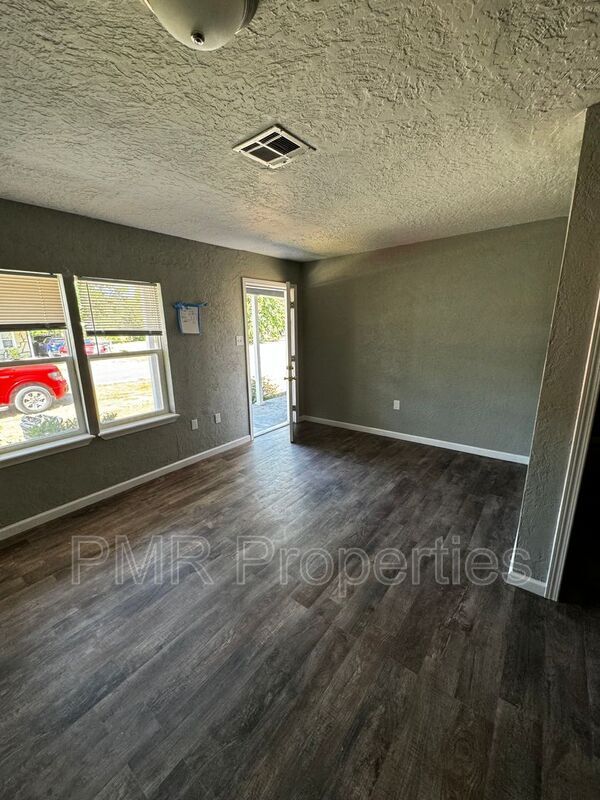 Building Photo - 1610 NW Baldwin Ave