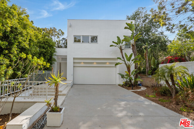 Building Photo - 7582 Mulholland Dr