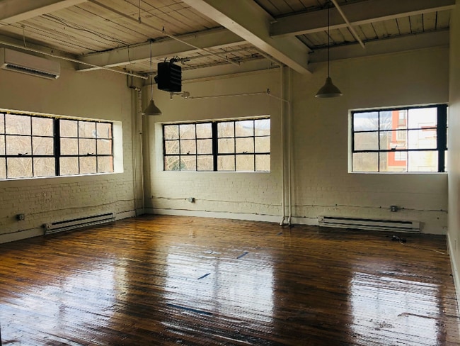 Building Photo - 1417 Kemper St