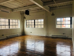 Building Photo - 1417 Kemper St