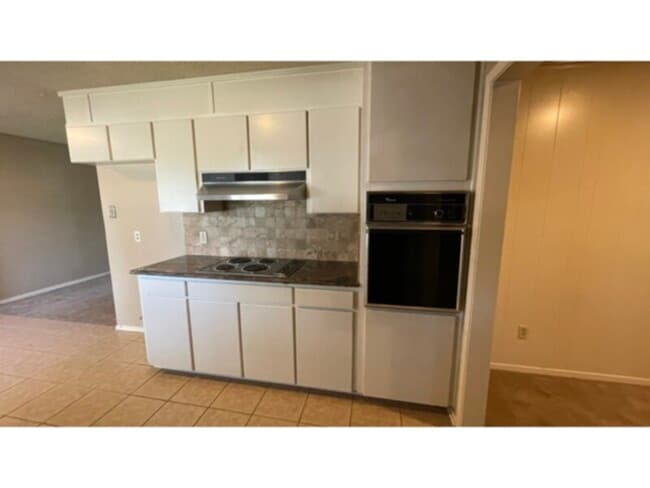 Building Photo - Very Nice Wedgwood Single Family Home