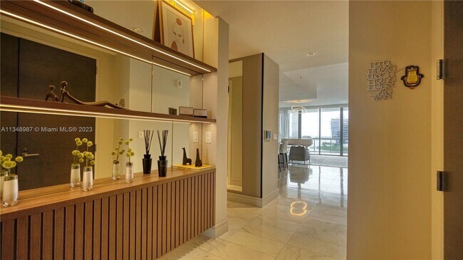 Foto del edificio - 3300 NE 188th St