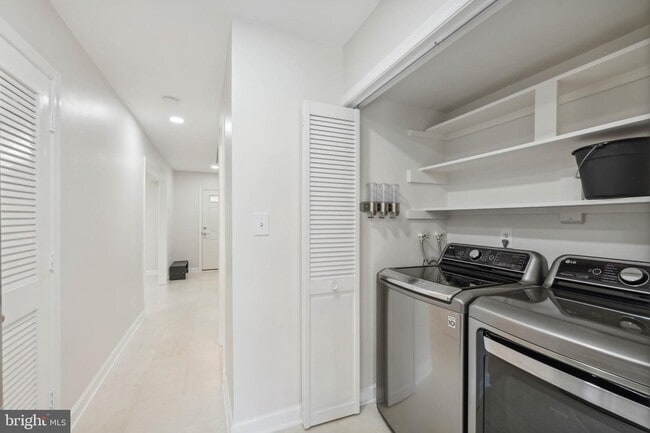 Building Photo - 6008 Waterbury Ct