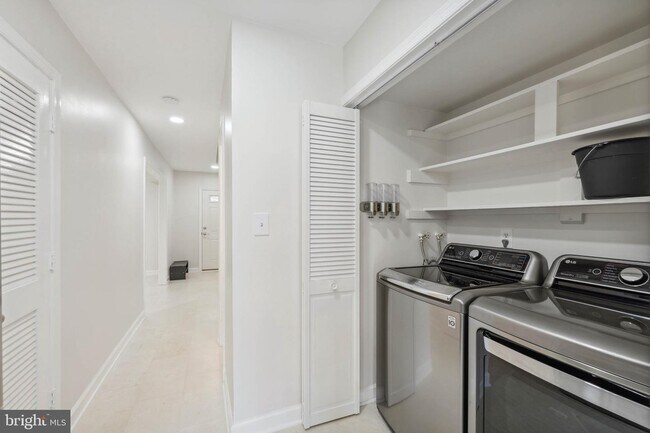 Foto del edificio - 6008 Waterbury Ct