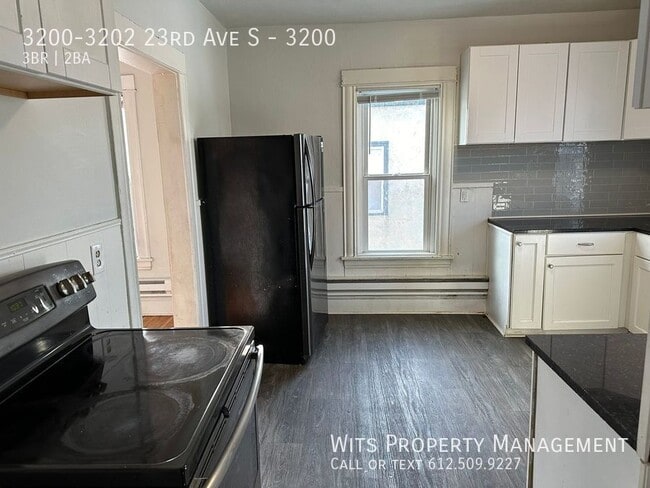 Building Photo - 3200-3202 23rd Ave S-3200