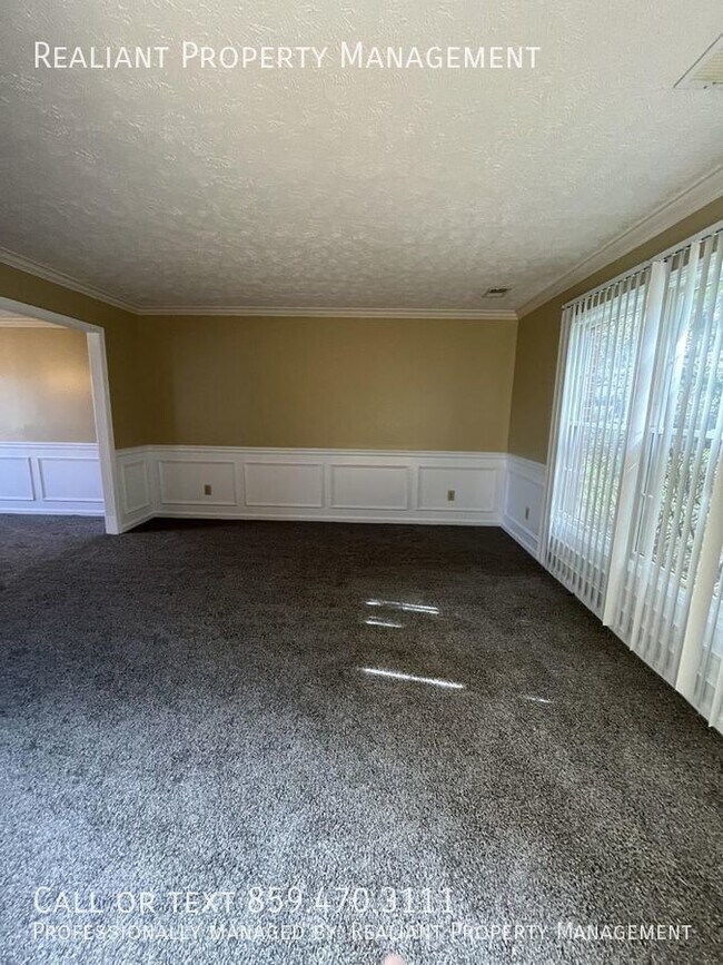 Building Photo - 537 Amberley Dr