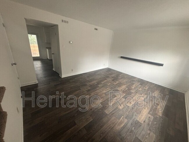 Foto del edificio - 1207 Crest Brook Dr