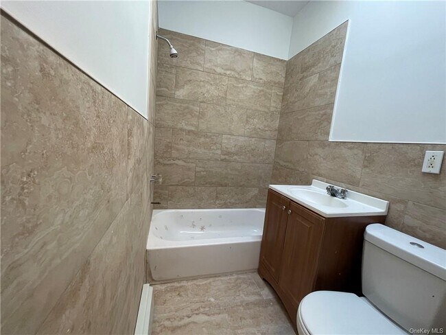 Building Photo - 987 Hegeman Ave