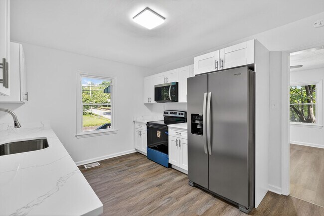 Building Photo - 2036 McPherson Dr