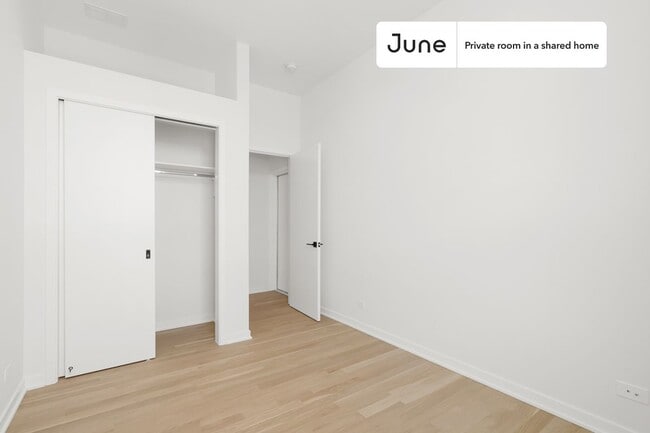 Building Photo - Private bedroom in 4 bed/3 bath Home