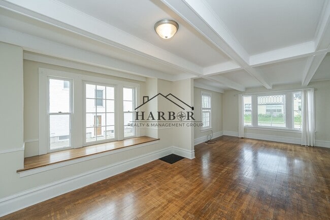 Building Photo - SE Rochester Living with Easy City Access