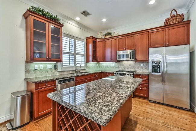 Foto del edificio - 180 Oak Pl