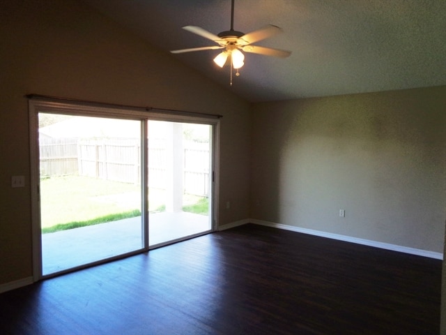 Foto del edificio - 27501 Sky Lake Cir