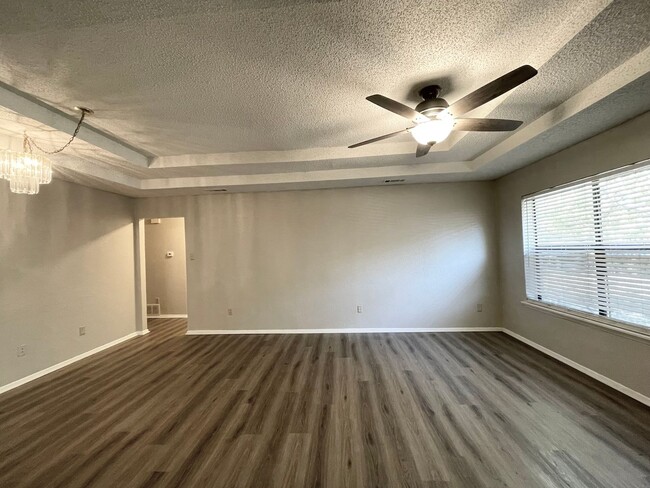 Building Photo - 429 S 4th St