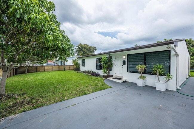 Building Photo - 906 NE 6th St