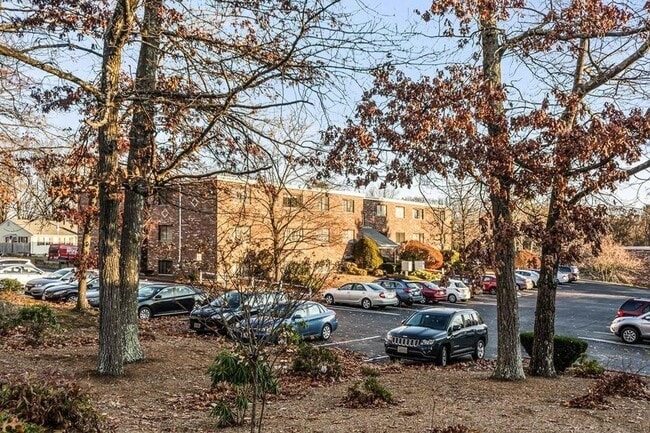 Building Photo - 69 Milliken Ave