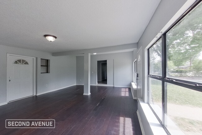 Building Photo - 7029 Fontainebleau Crescent
