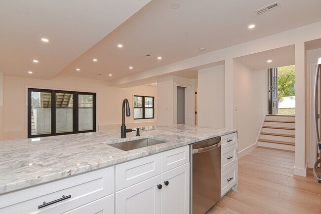 Building Photo - 91 Green St