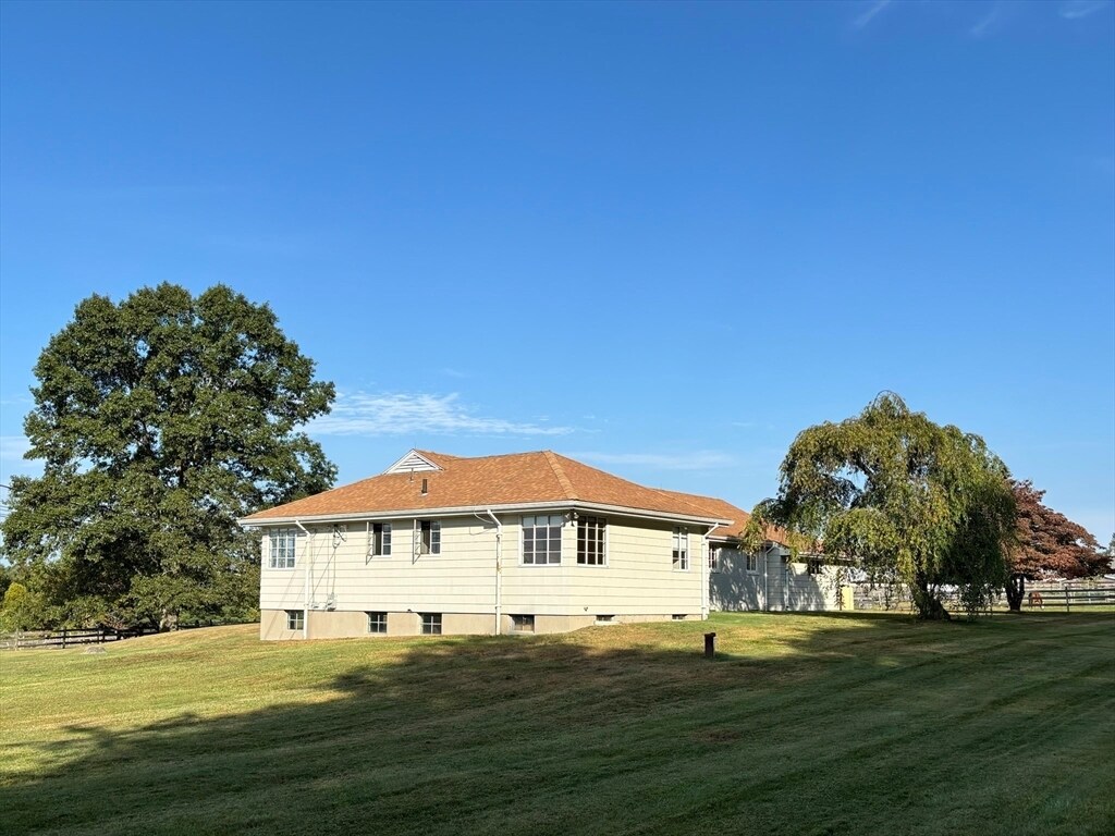 Foto principal - 215 Highland St